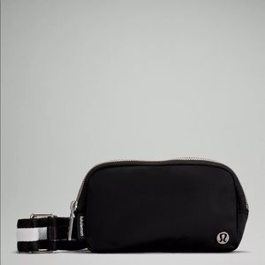 Lululemon everywhere crossbody bag. NWT